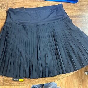 GAP Women's black pleated tennis skort
